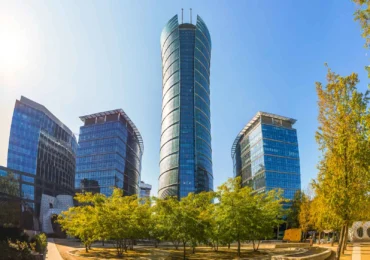 Warsaw: A City Reborn from History
