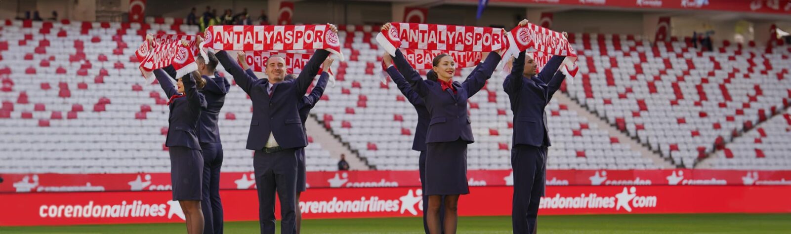 Corendon Airlines, Onvo Antalyaspor-Sipay Bodrum FK maçında taraftarlara sürpriz boarding deneyimi yaşattı