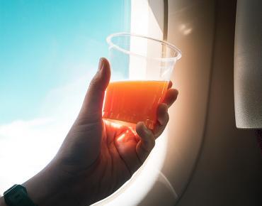 Tomatensaft im Flugzeug: Das Geheimnis des roten Kultgetränks